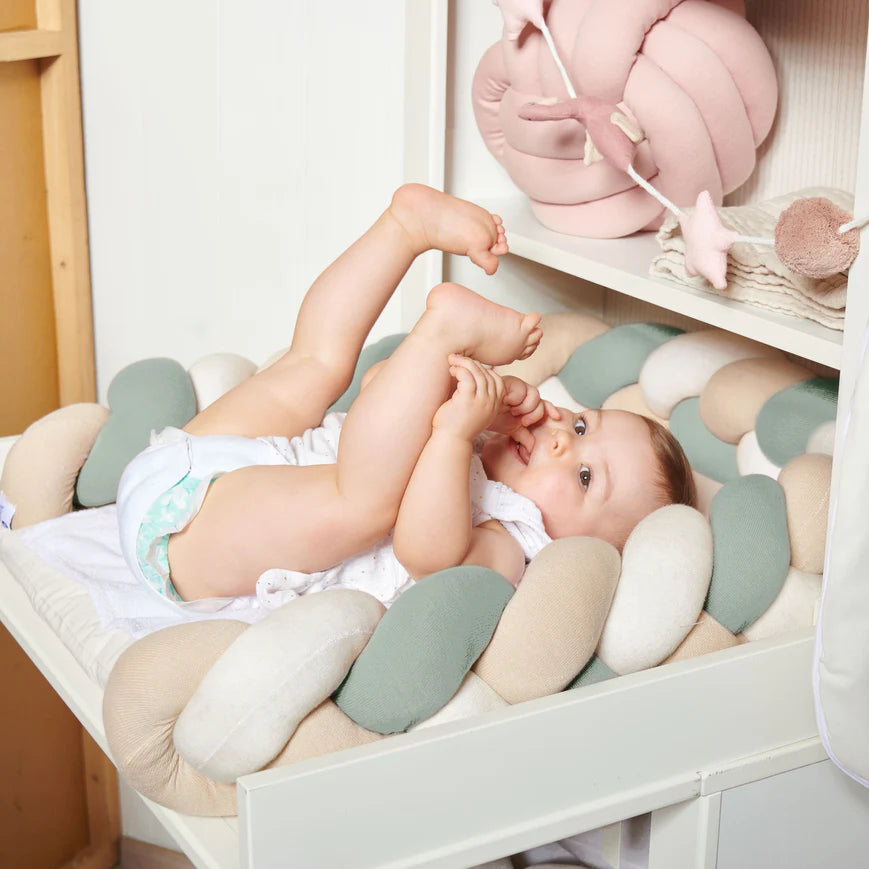 Mintgroen en beige bedvlecht