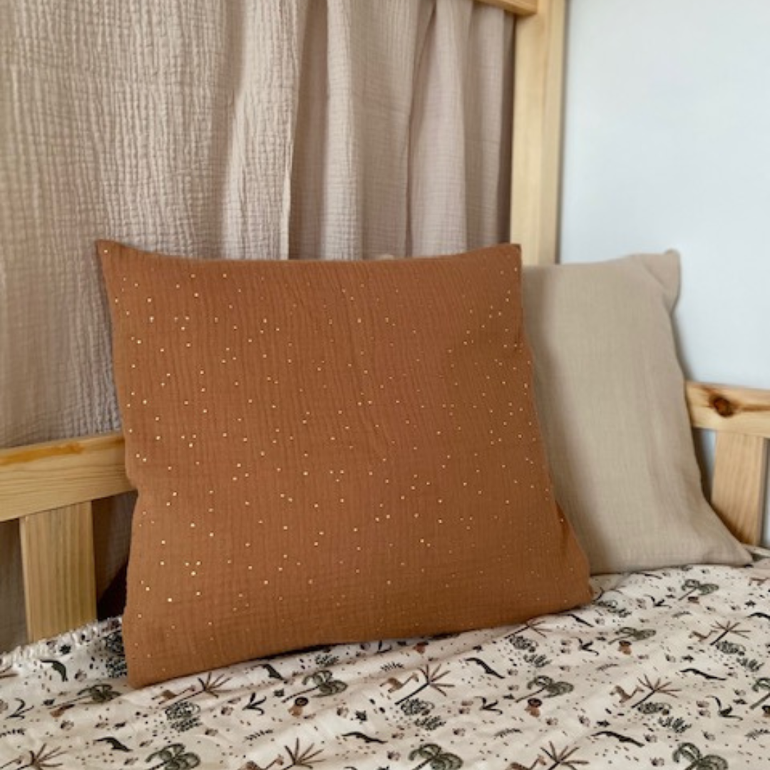 Coussin enfant double gaze terracotta pois dorés - Personnalisable