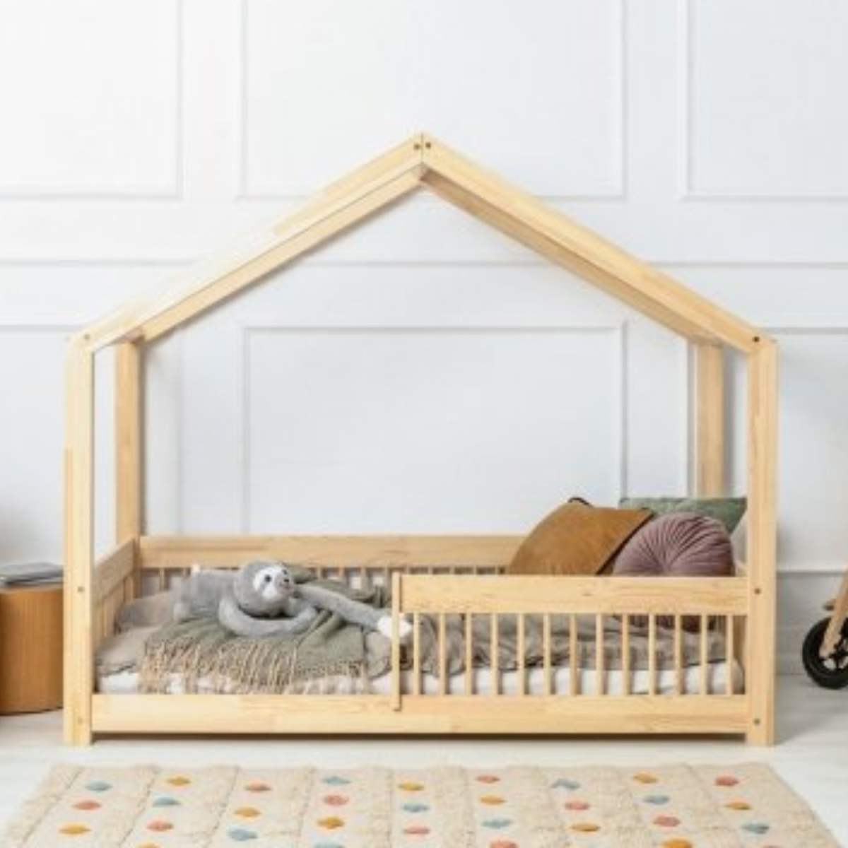 Lit Cabane Montessori Au Sol 140x200cm Avec Rangement - En Pin Massif, Barrières, Tableau Noir - Blanc Ou Gris - Sans Matelas - 2