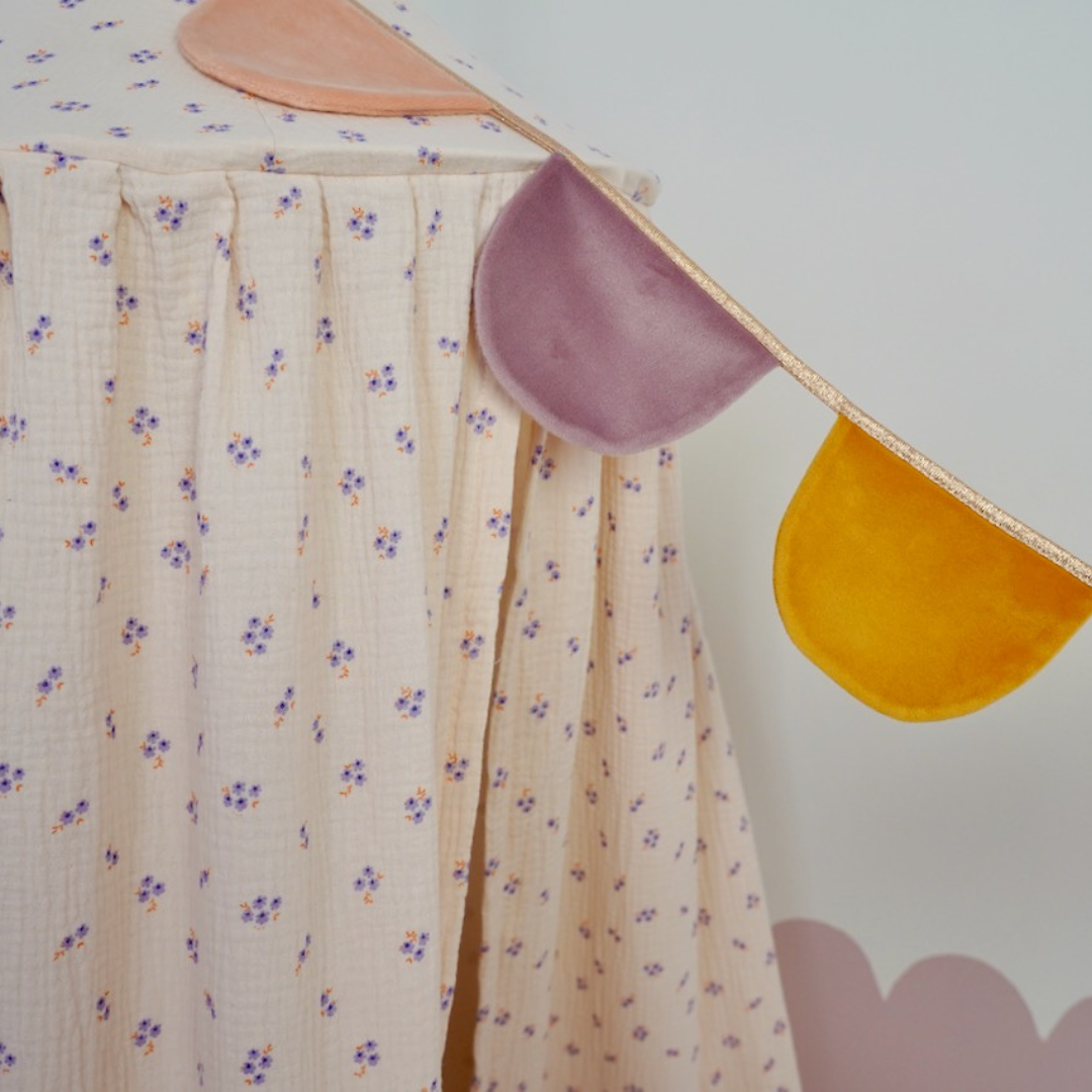 Ciel de lit bébé Ecru/Lila fleuri - Fait main