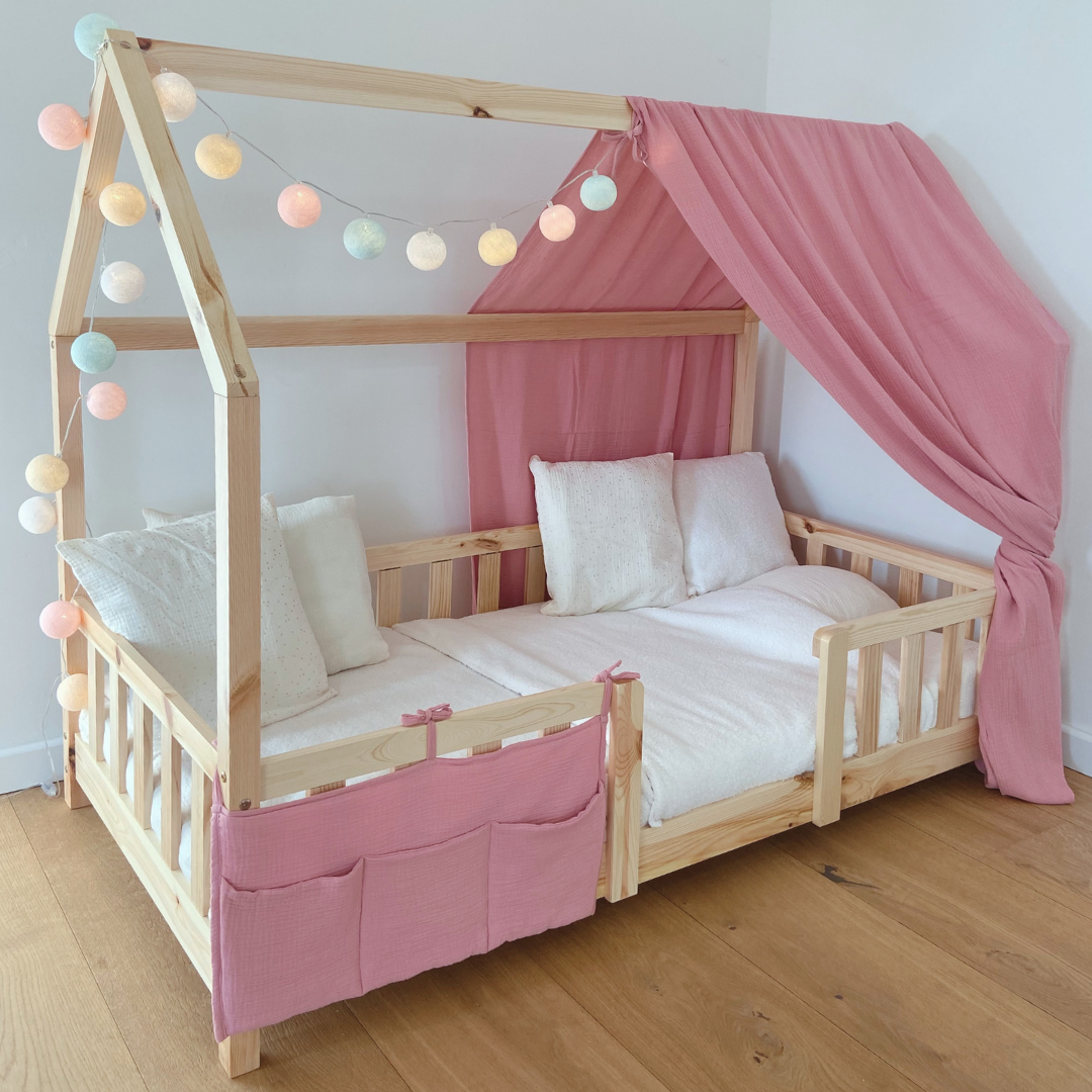 Pack lit cabane + ciel de lit + guirlande + range-doudou