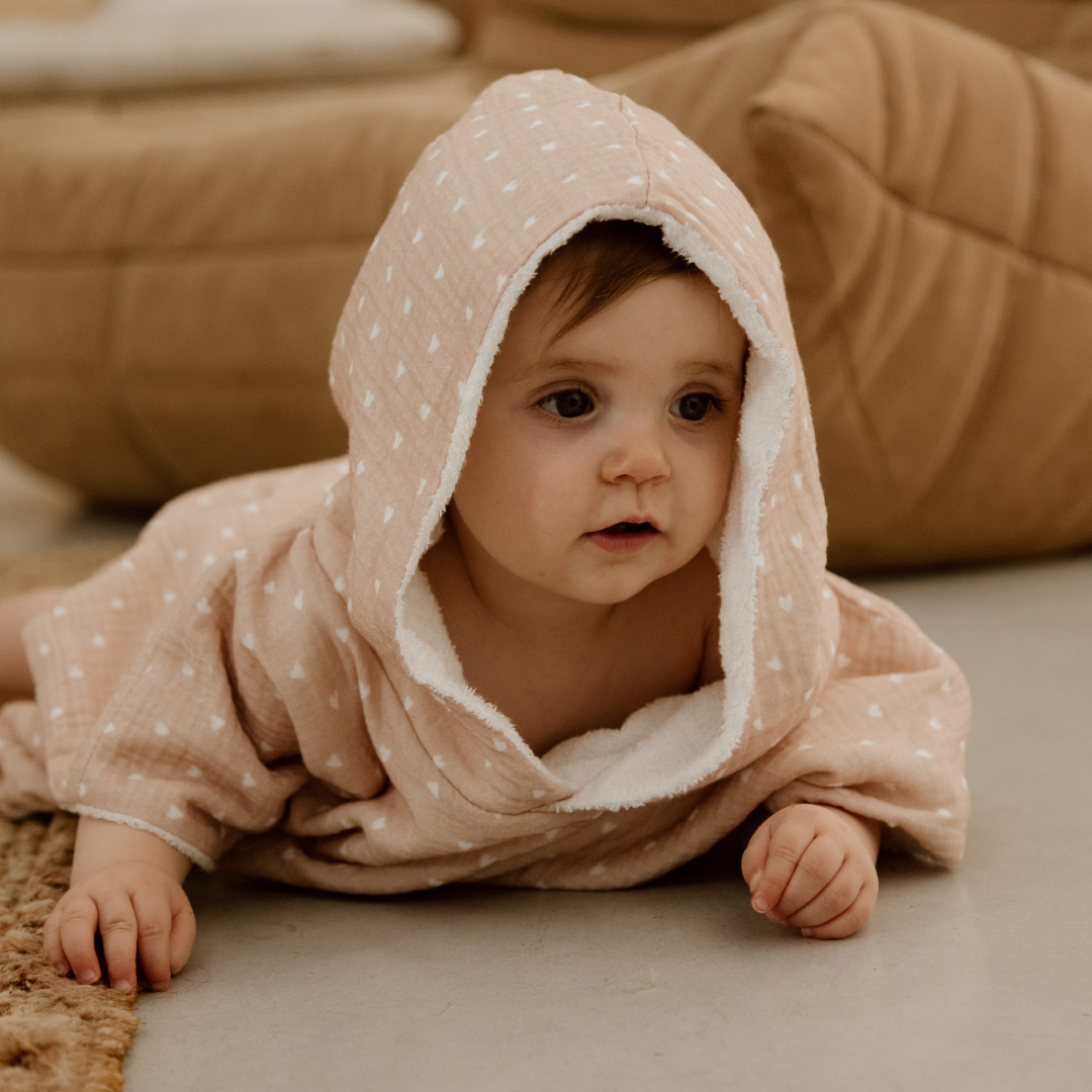 Poncho de bain enfant petits coeurs rose clair