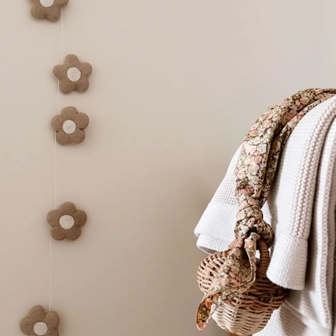 Guirlande feutrine fleur beige