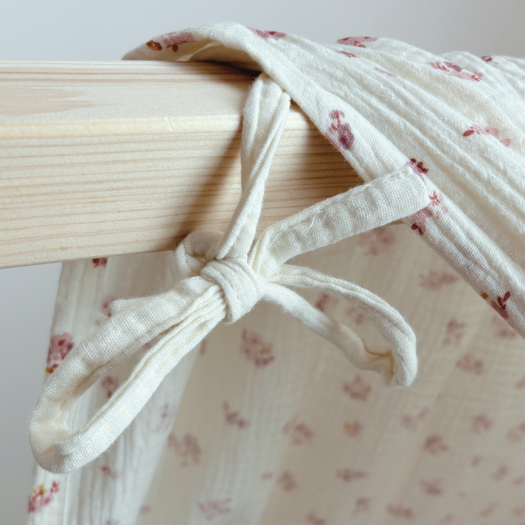 Ciel de lit cabane fleuri HAVA