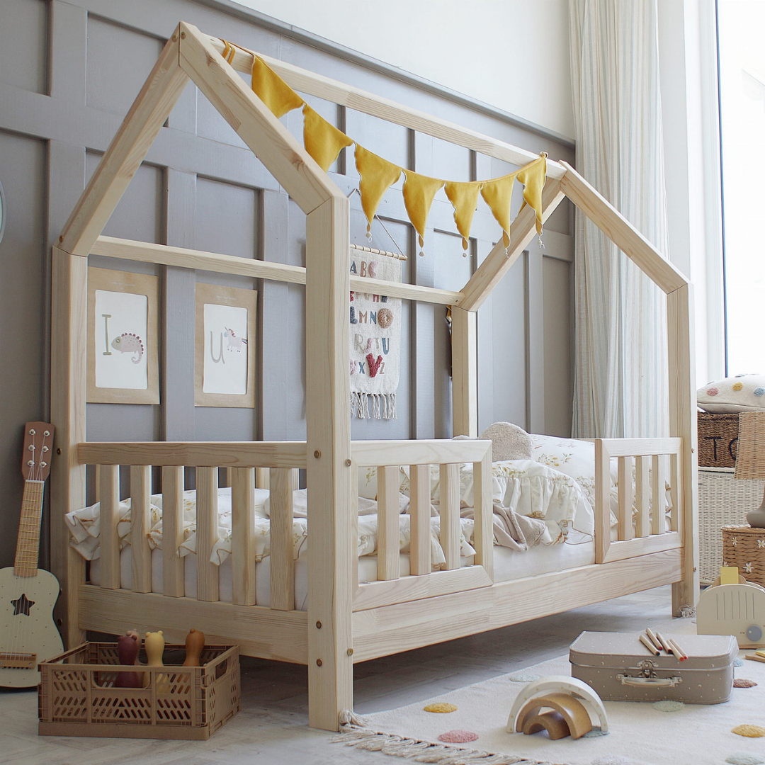 Lit cabane Montessori avec barrière Andrea 80x160cm Entrée au milieu