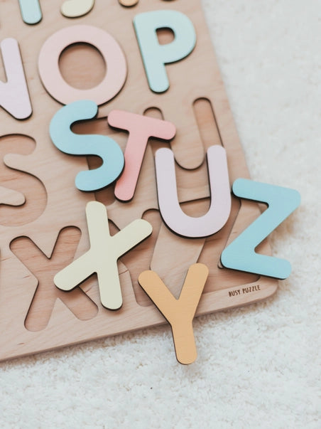 Puzzle alphabet Montessori en bois Pastel