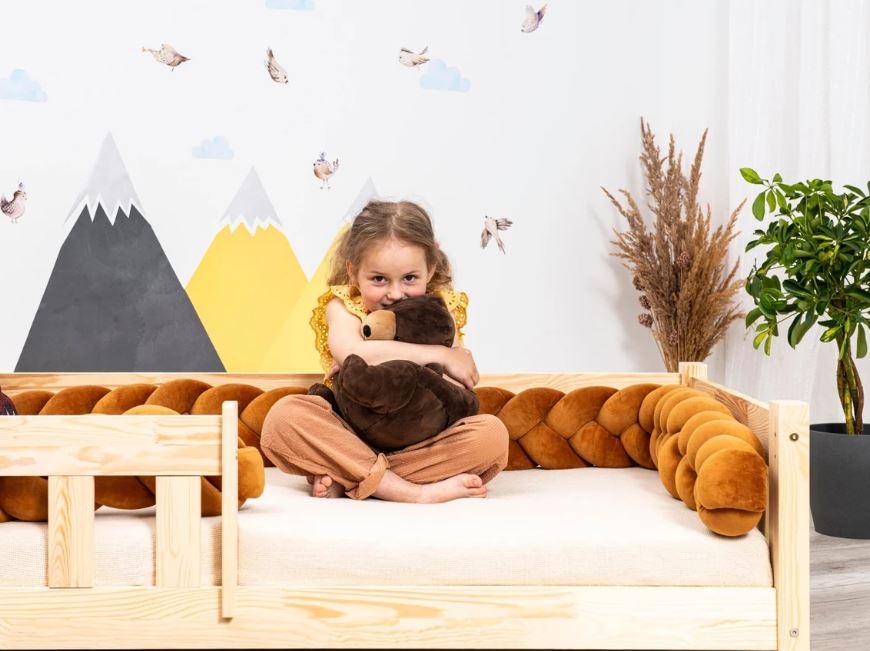 Lit enfant près du sol avec barrière