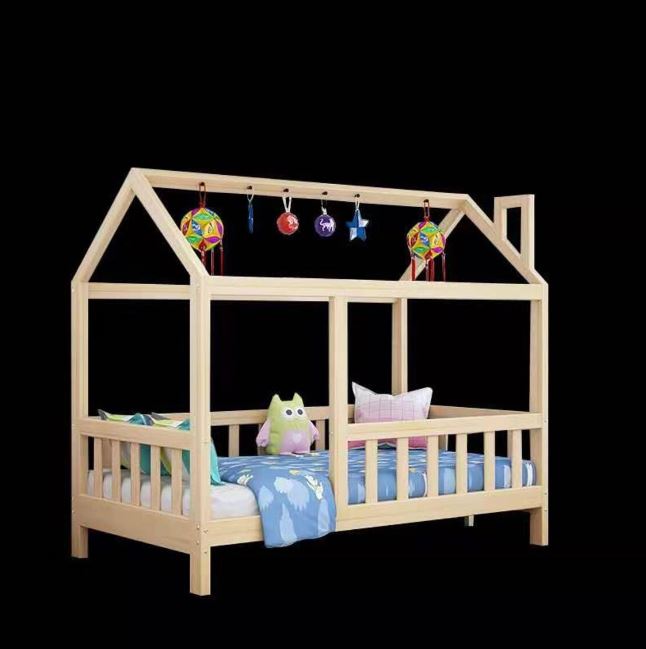 Lit cabane en bois avec cheminée