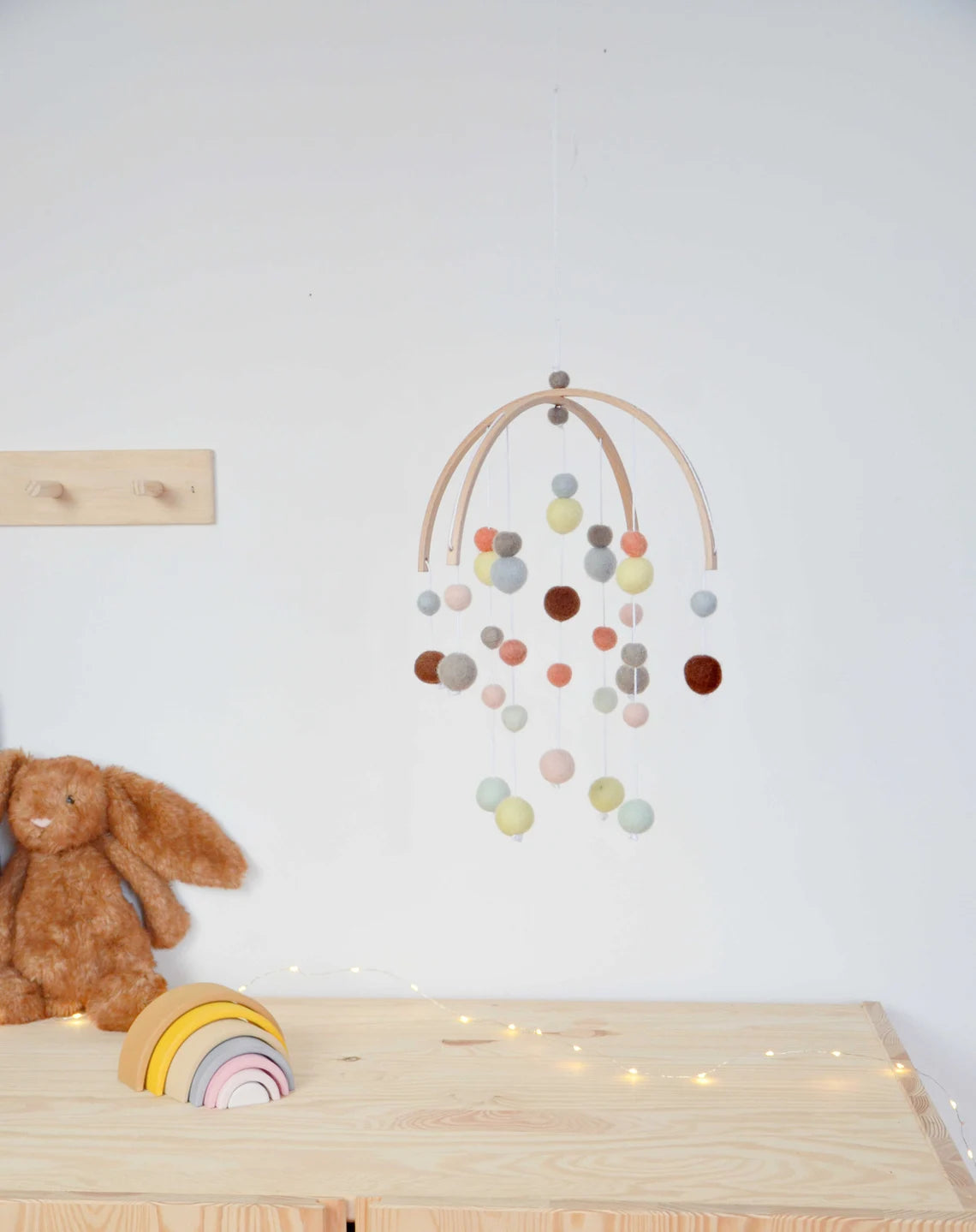 Mobile Montessori coloré