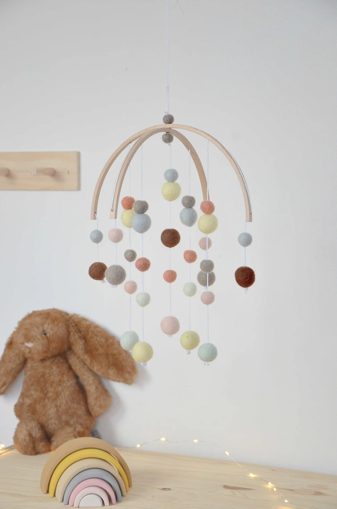 Mobile Montessori coloré