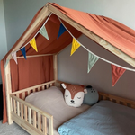 Rideau pour le lit cabane: une touche d'intimité pour nos enfants