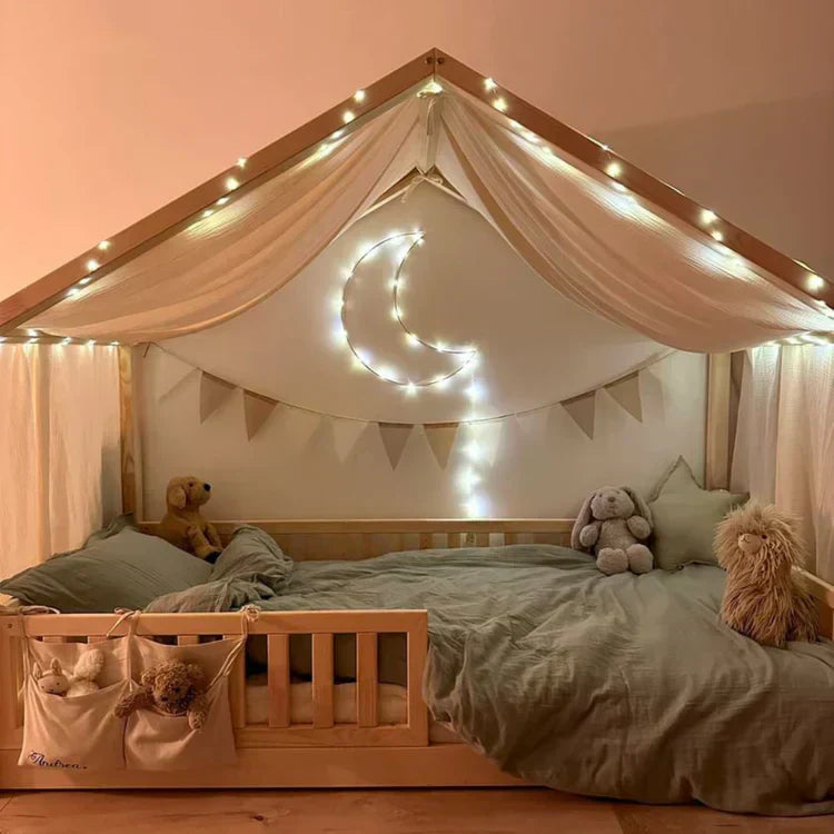 Des idées inspirantes pour décorer un lit cabane avec style et douceur.
