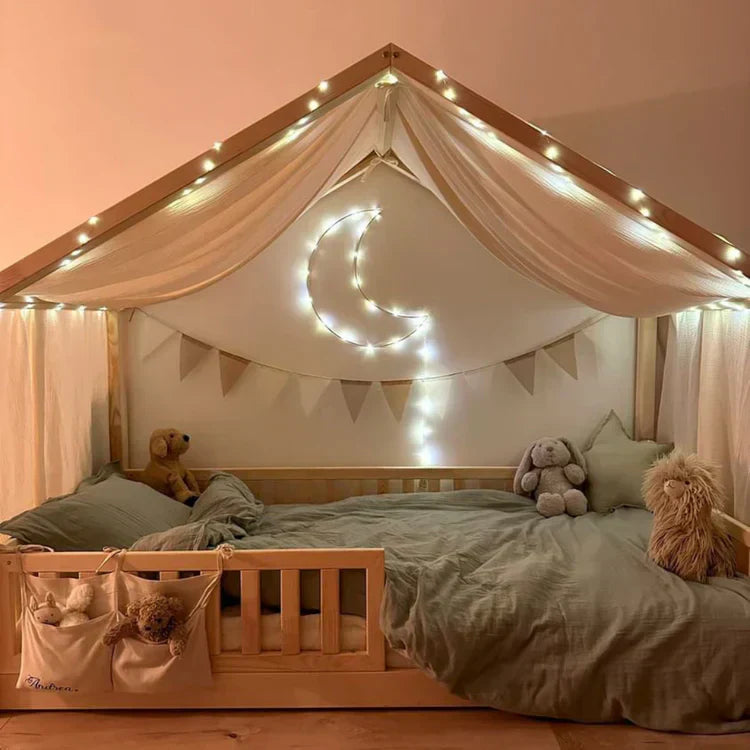 Des idées inspirantes pour décorer un lit cabane avec style et douceur.