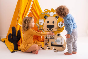 Busy board Montessori Lion