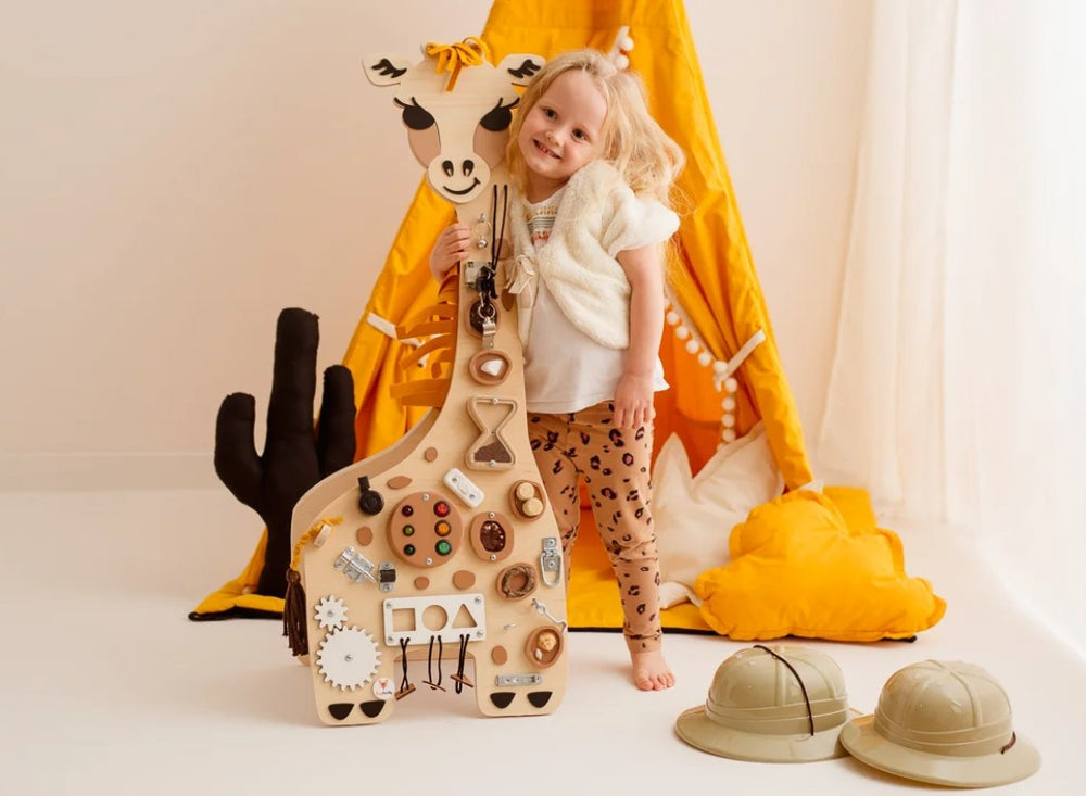Busy board Montessori Girafe