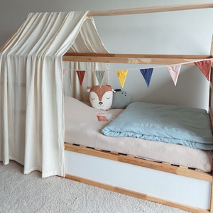 Baldacchino ecrù con pois dorati per letto IKEA Kura