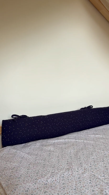 Dubbele ecru gaas cabinebedbumper met gouden stippen 