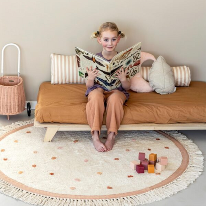 Beige kindervloerkleed met Oker &amp;amp; Roze stippen