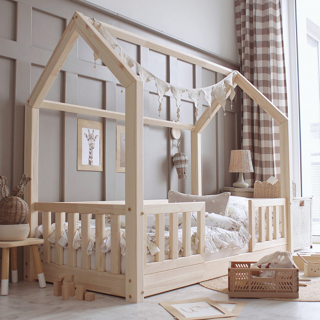 Lit cabane Montessori avec barrière Andrea 80x160cm Entrée au milieu