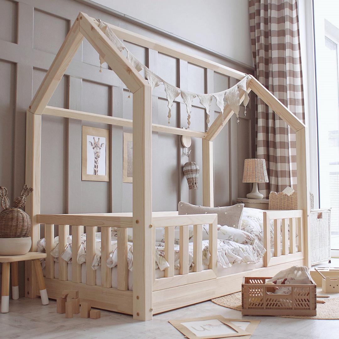 Lit cabane Montessori avec barrière Andrea 90x190cm Entrée au milieu