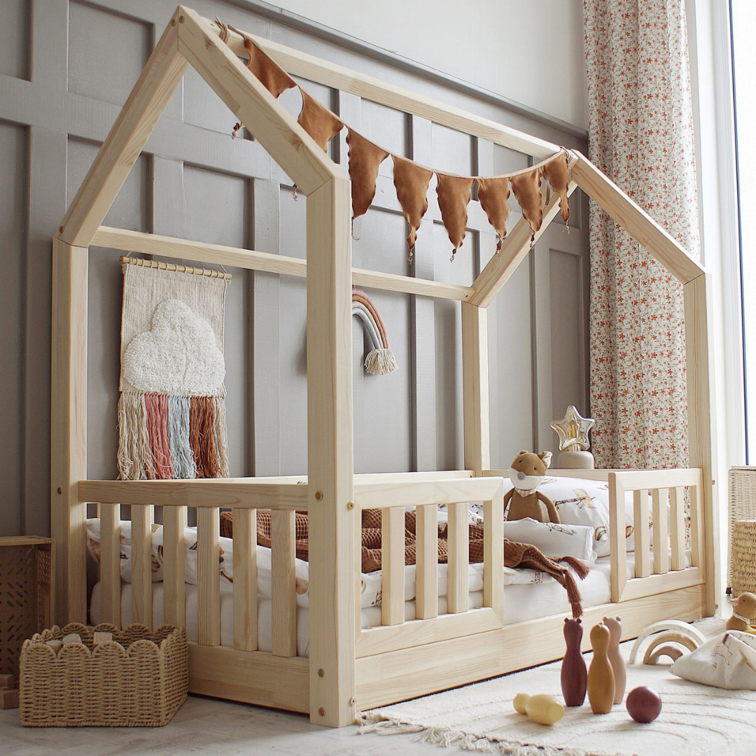 Lit cabane Montessori avec barrière Andrea 90x200cm Entrée au milieu