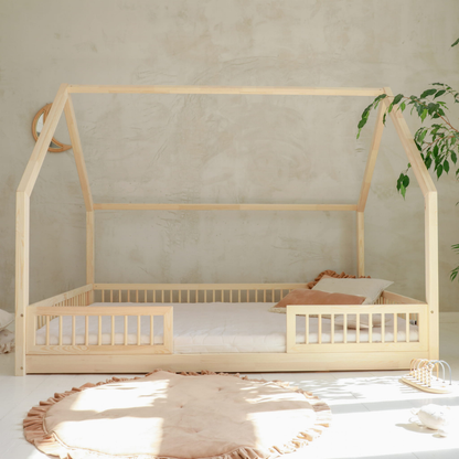 Grand lit cabane Montessori Paola avec barrière 140x200cm Entrée au milieu
