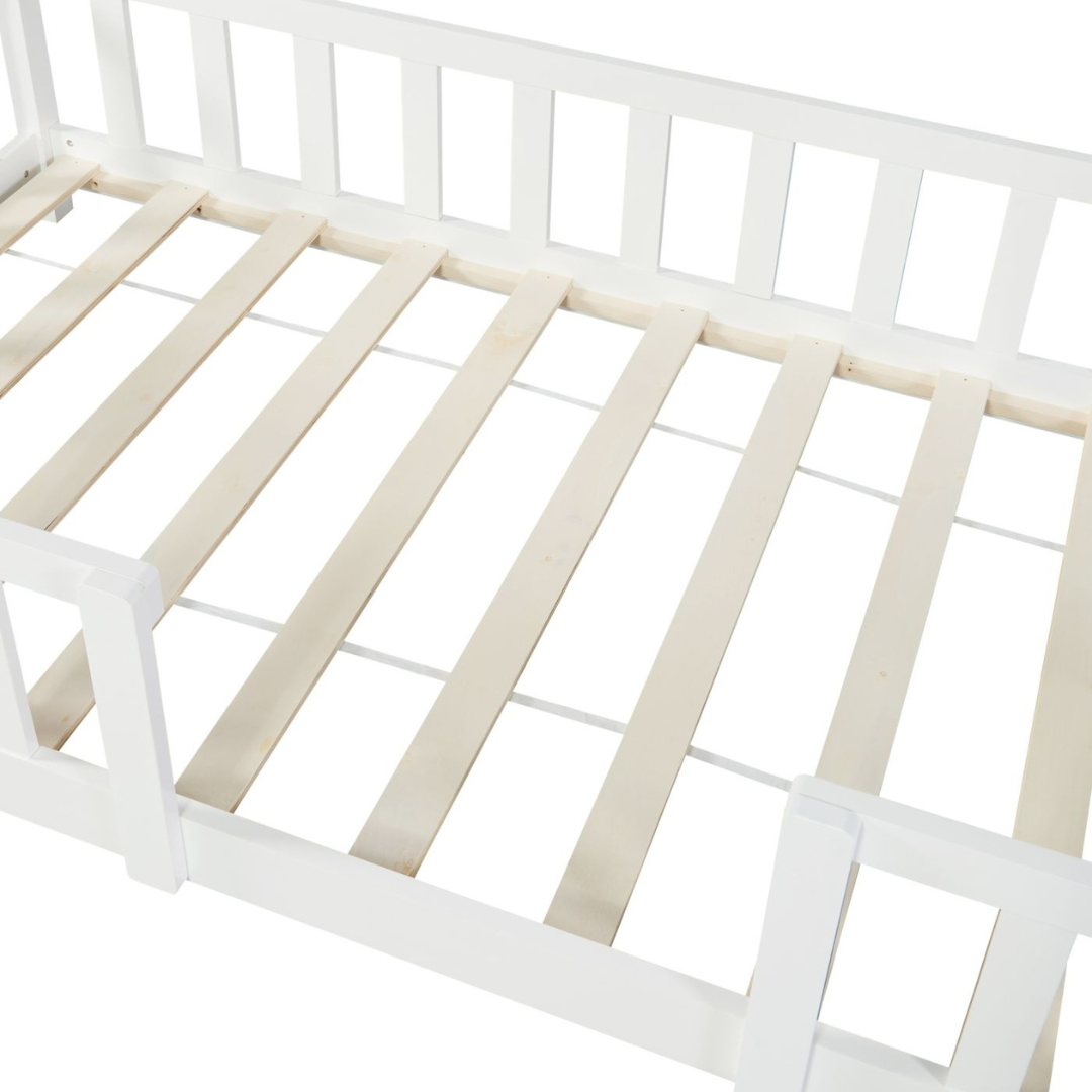 Lit cabane avec barrière + matelas - 90x200cm - Blanc