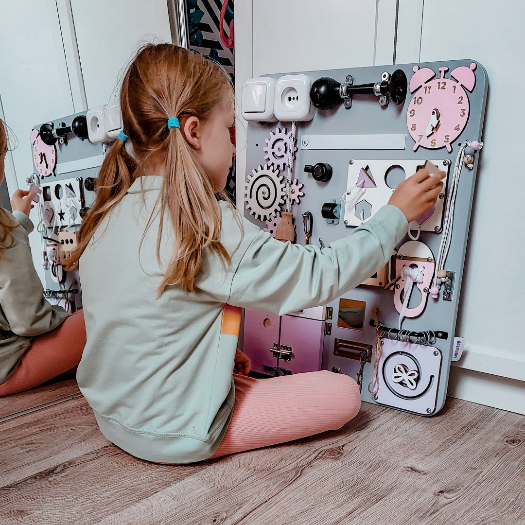 Busy board planche Montessori