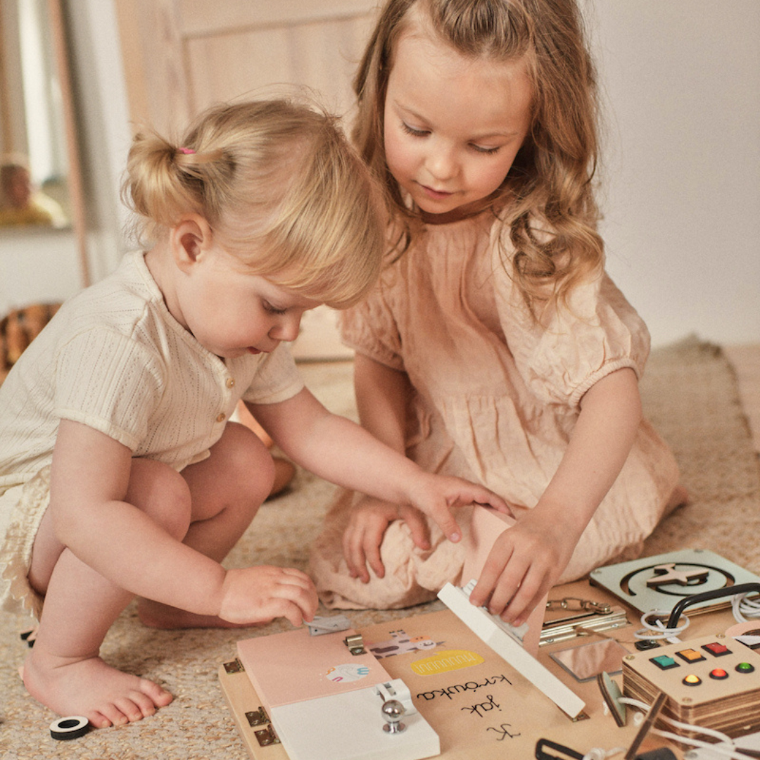 Busy board planche Montessori