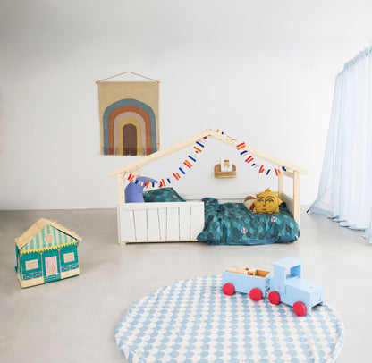 Lit cabane Montessori avec barrière