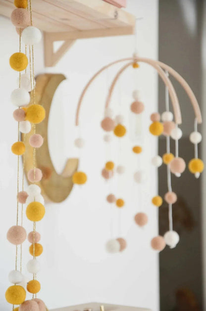 Guirlande chambre bébé - Jaune moutarde &amp; Blanc