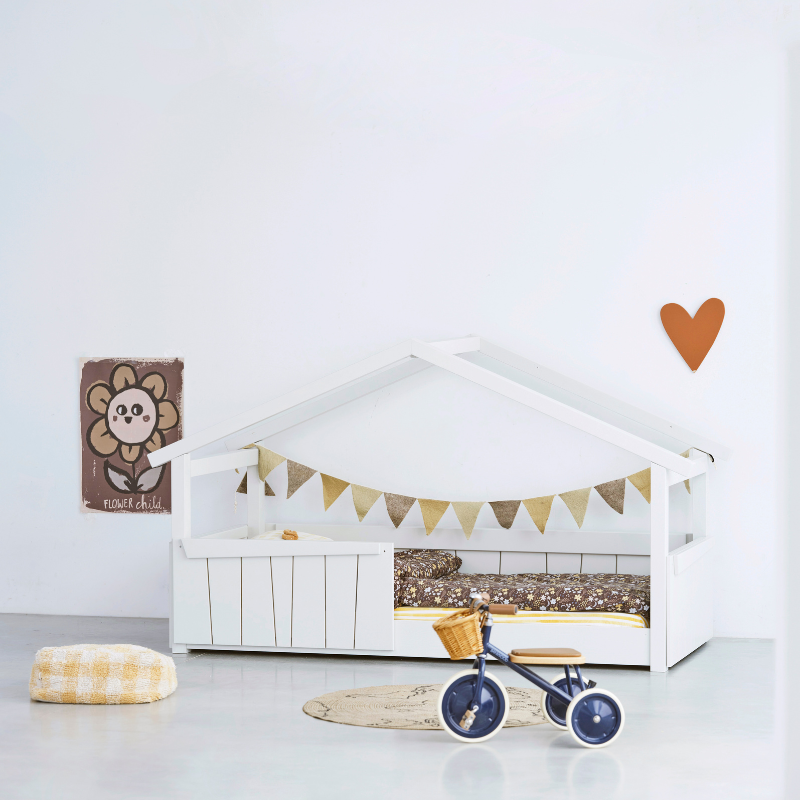 Lit cabane Montessori avec barrière
