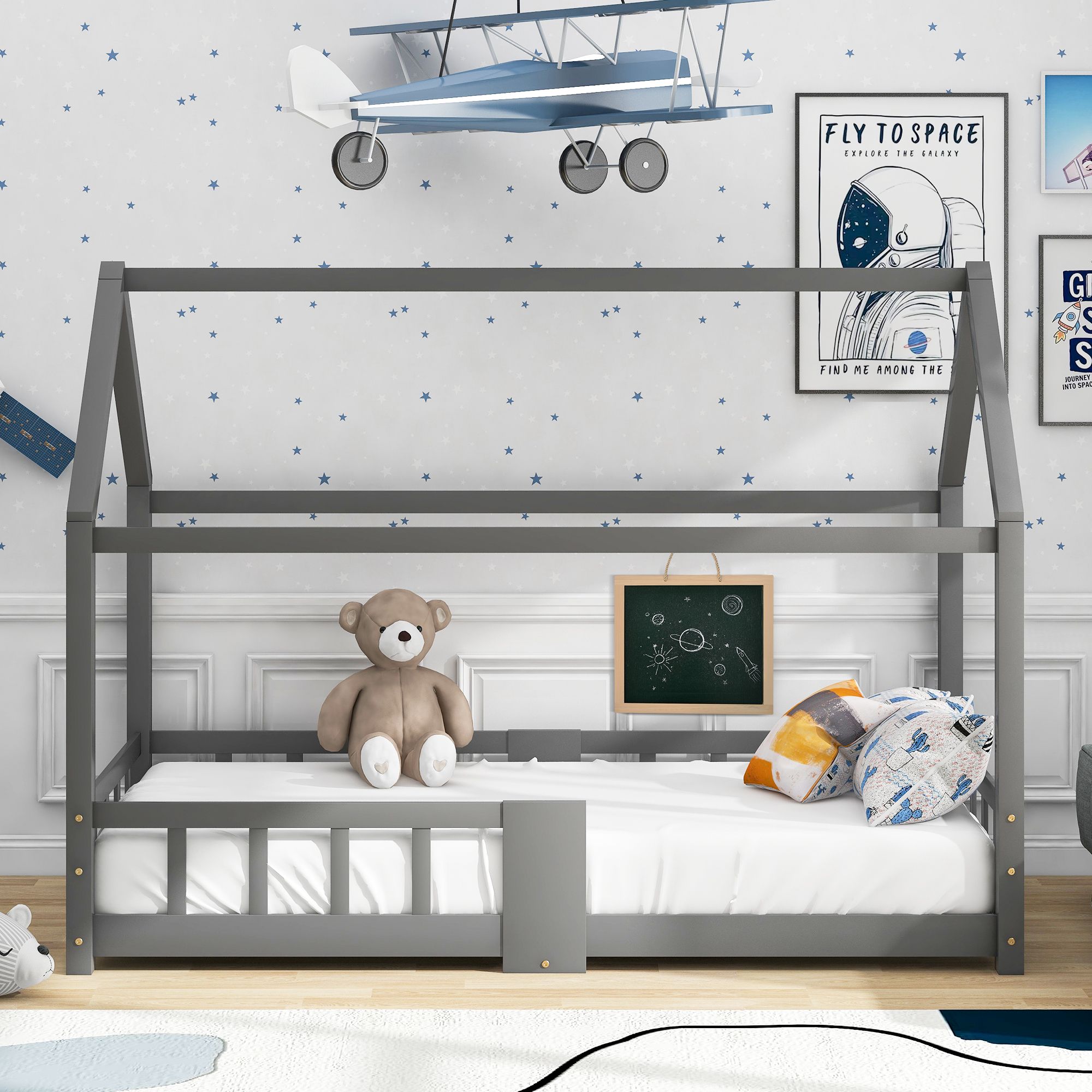 Lit cabane gris Montessori avec barrière