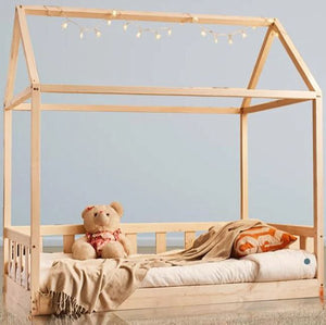 Letto cabina in legno vicino al pavimento Montessori