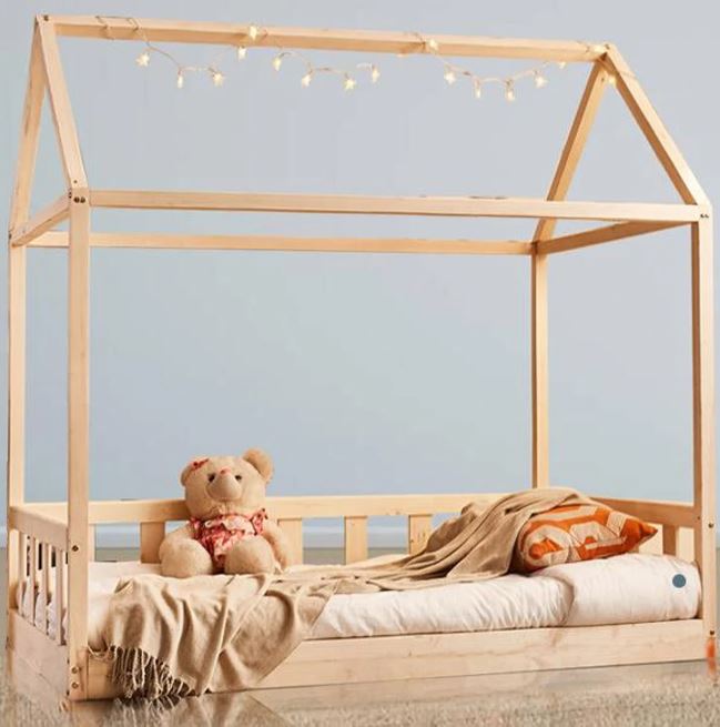 Letto cabina in legno vicino al pavimento Montessori