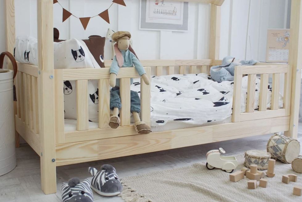 Cabina letto in legno con barriera