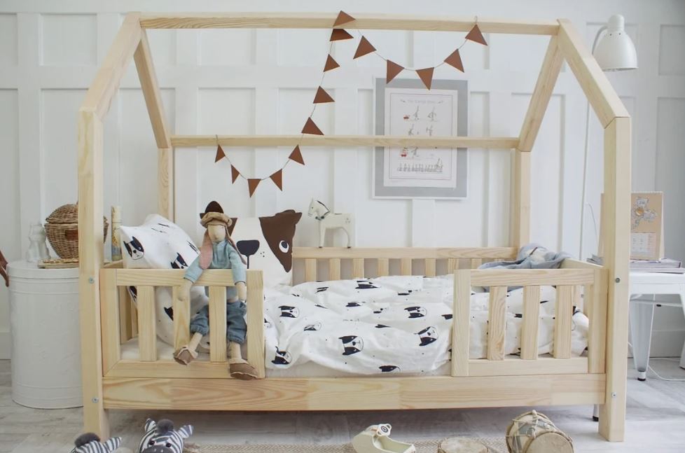 Cabina letto in legno con barriera