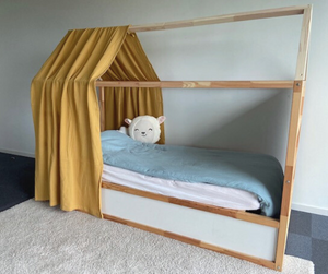 Mosterdgele cabine bedhemel voor Ikea Kura bed