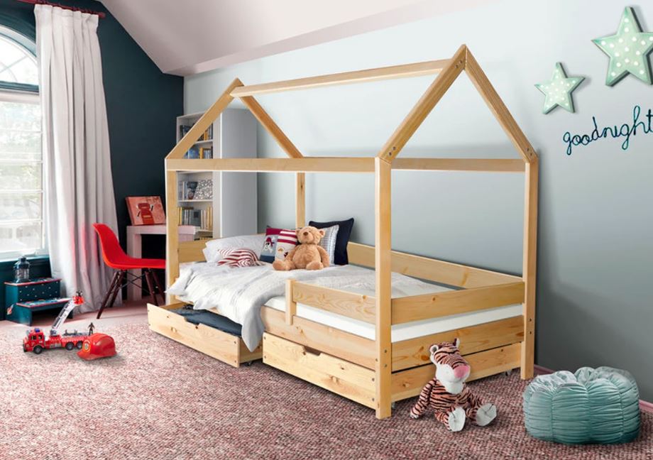 Houten kajuitbed met opberglade