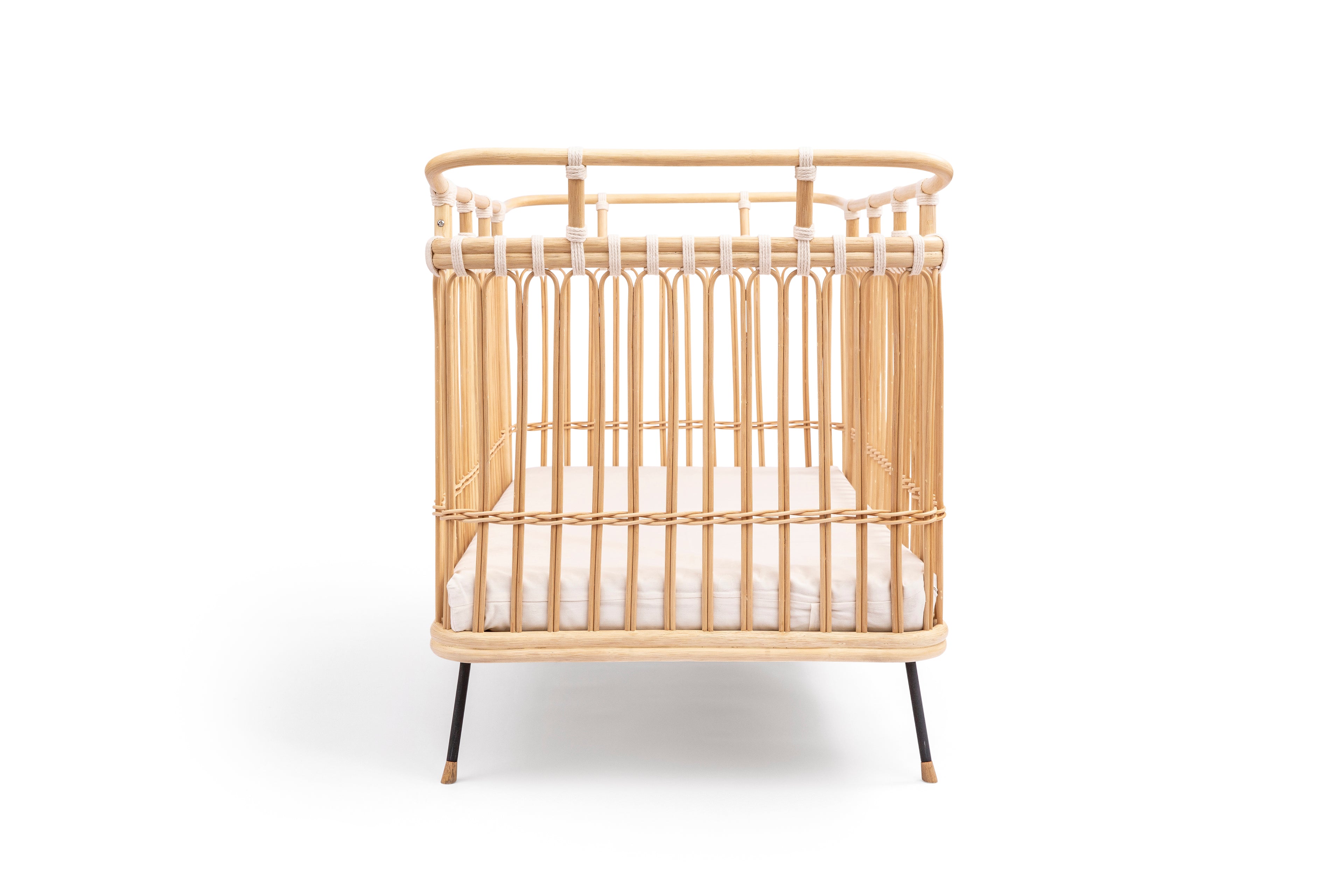 Omvormbaar babybed in Montessori rotan - afwerking Paul Cotton