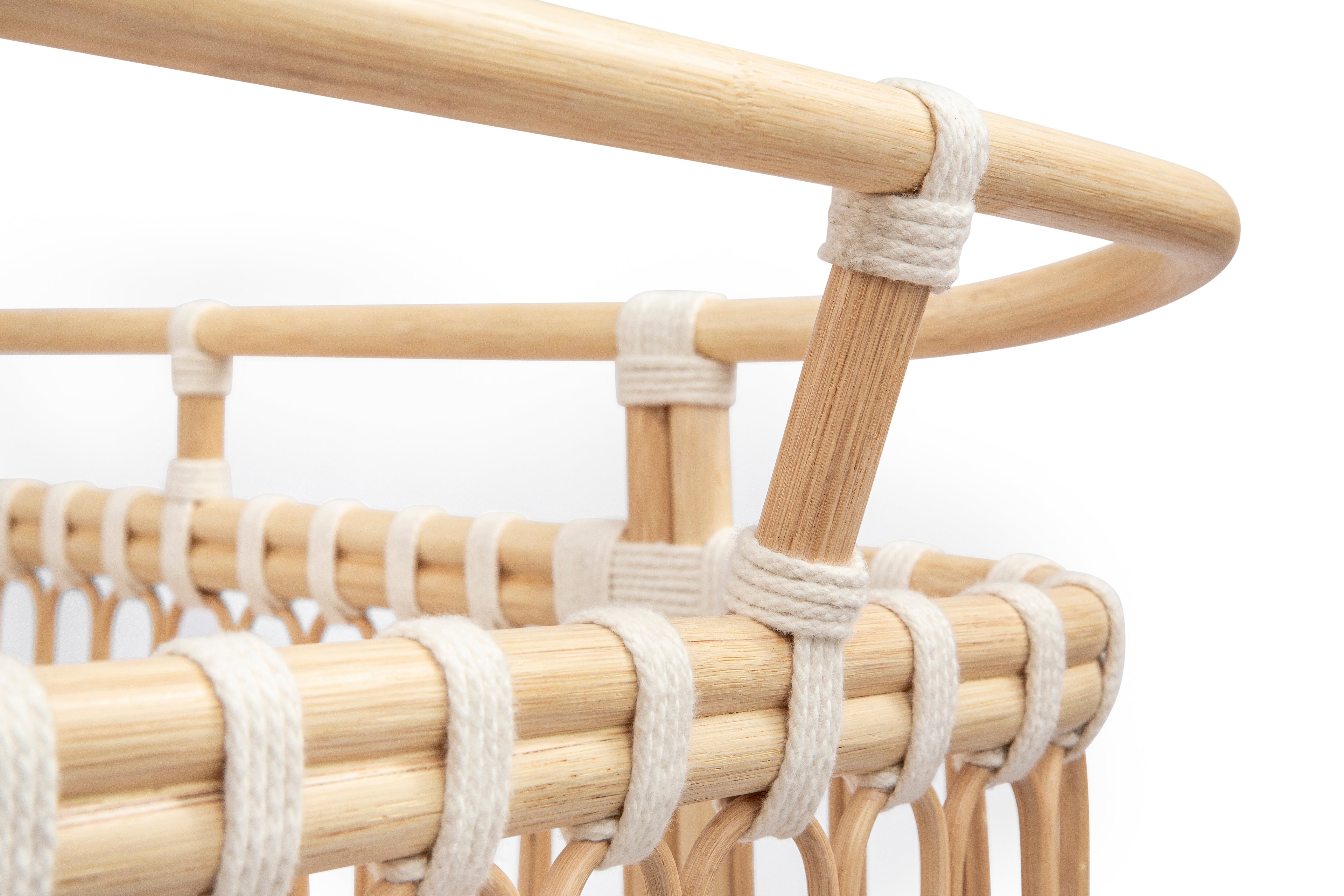 Omvormbaar babybed in Montessori rotan - afwerking Paul Cotton