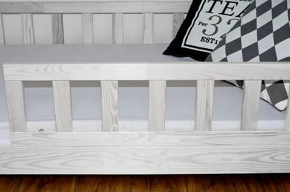 Houten kajuitbed met barrière
