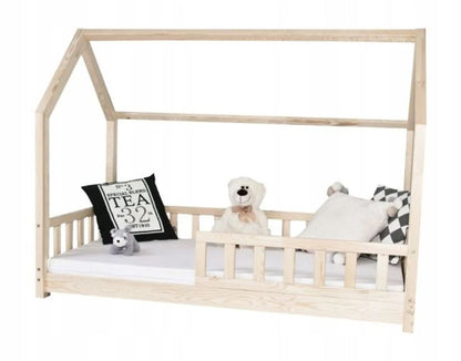 Houten kajuitbed met barrière