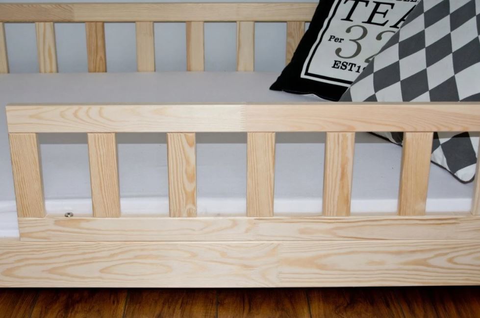 Houten kajuitbed met barrière