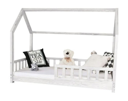 Houten kajuitbed met barrière