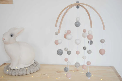 Mobile Montessori Rose &amp; blanc