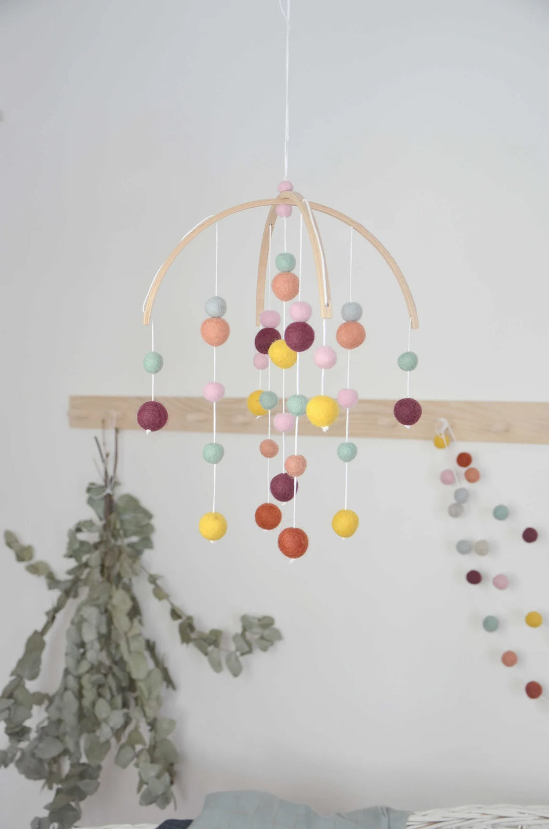 Mobile Montessori coloré
