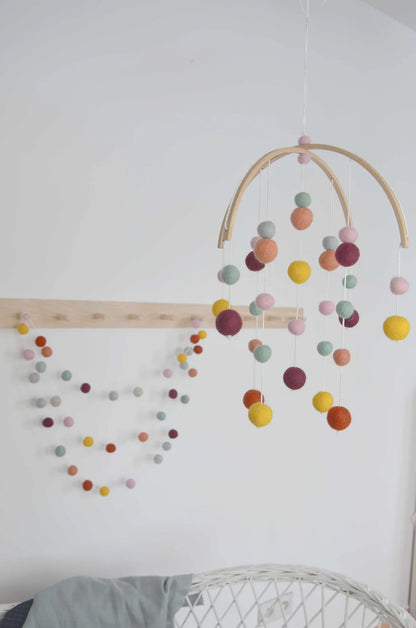 Mobile Montessori coloré
