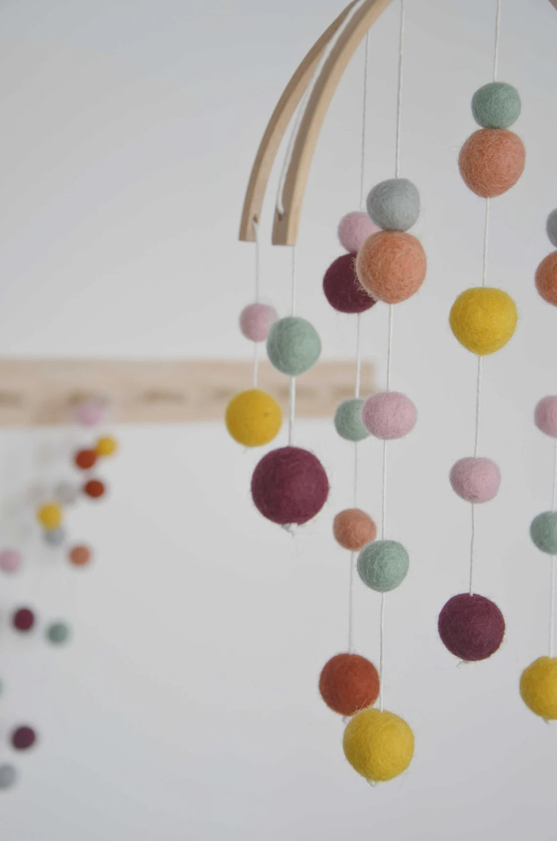 Mobile Montessori coloré