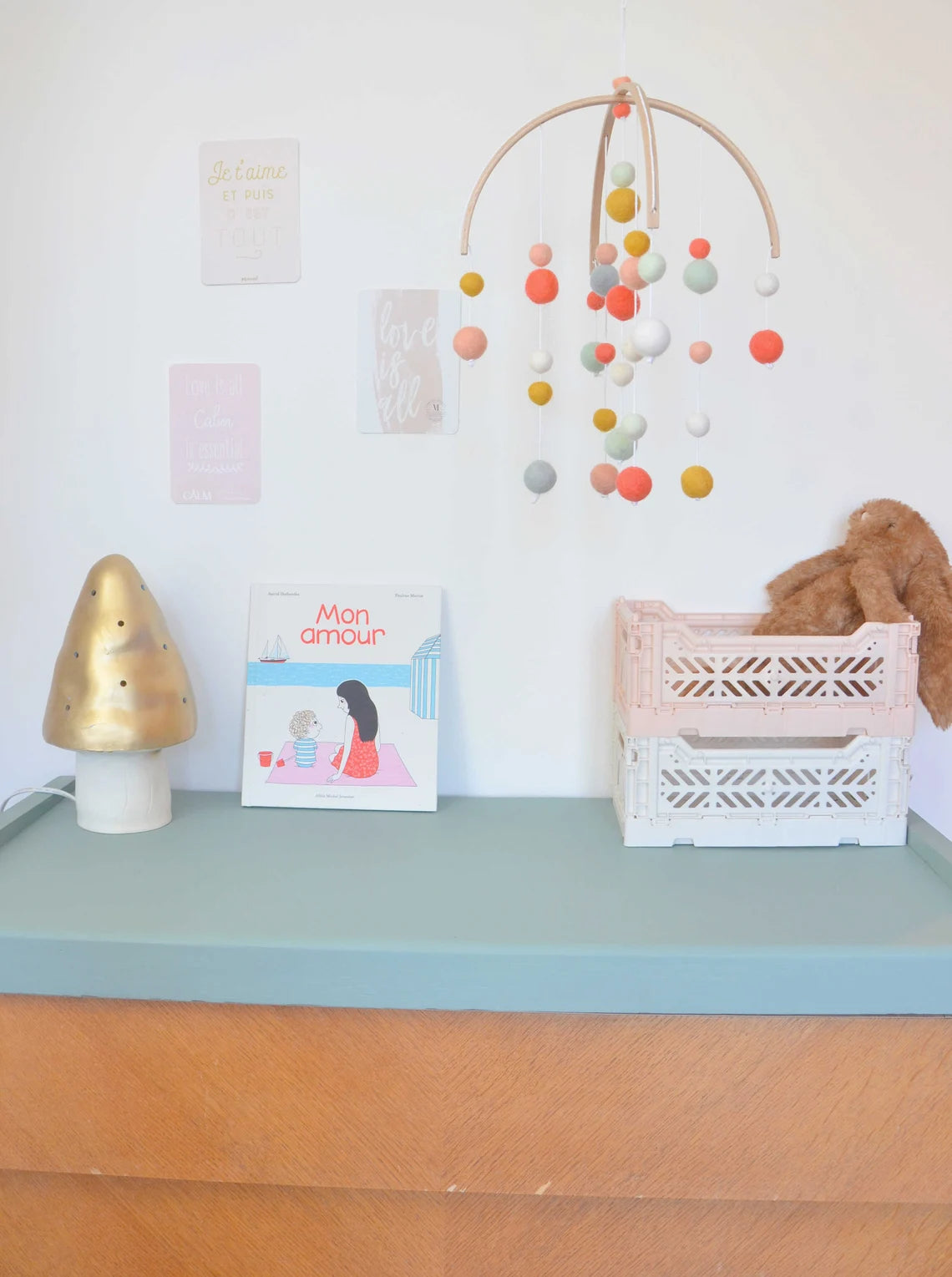 Mobile Montessori Corail &amp; Jaune moutarde